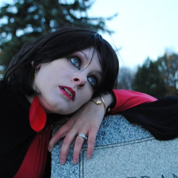 Meet your Posher, Julia - Picture 3 of 8